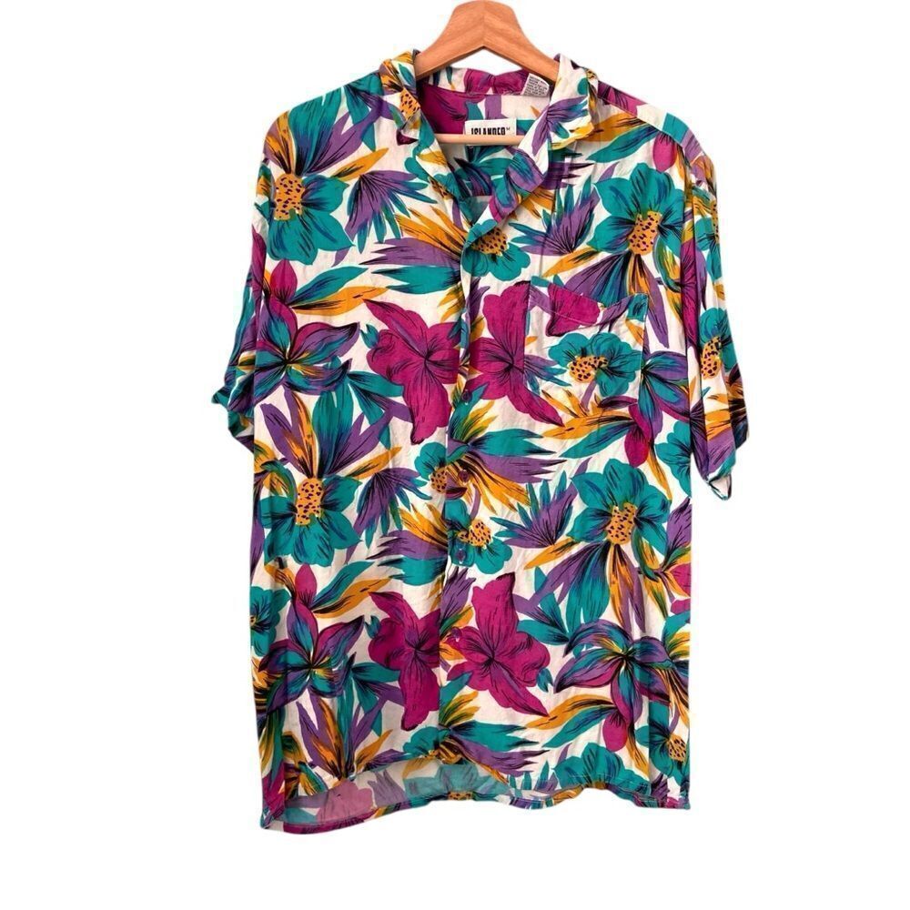 Islander Tropical Front Button Shirt in Men's Size Medium
